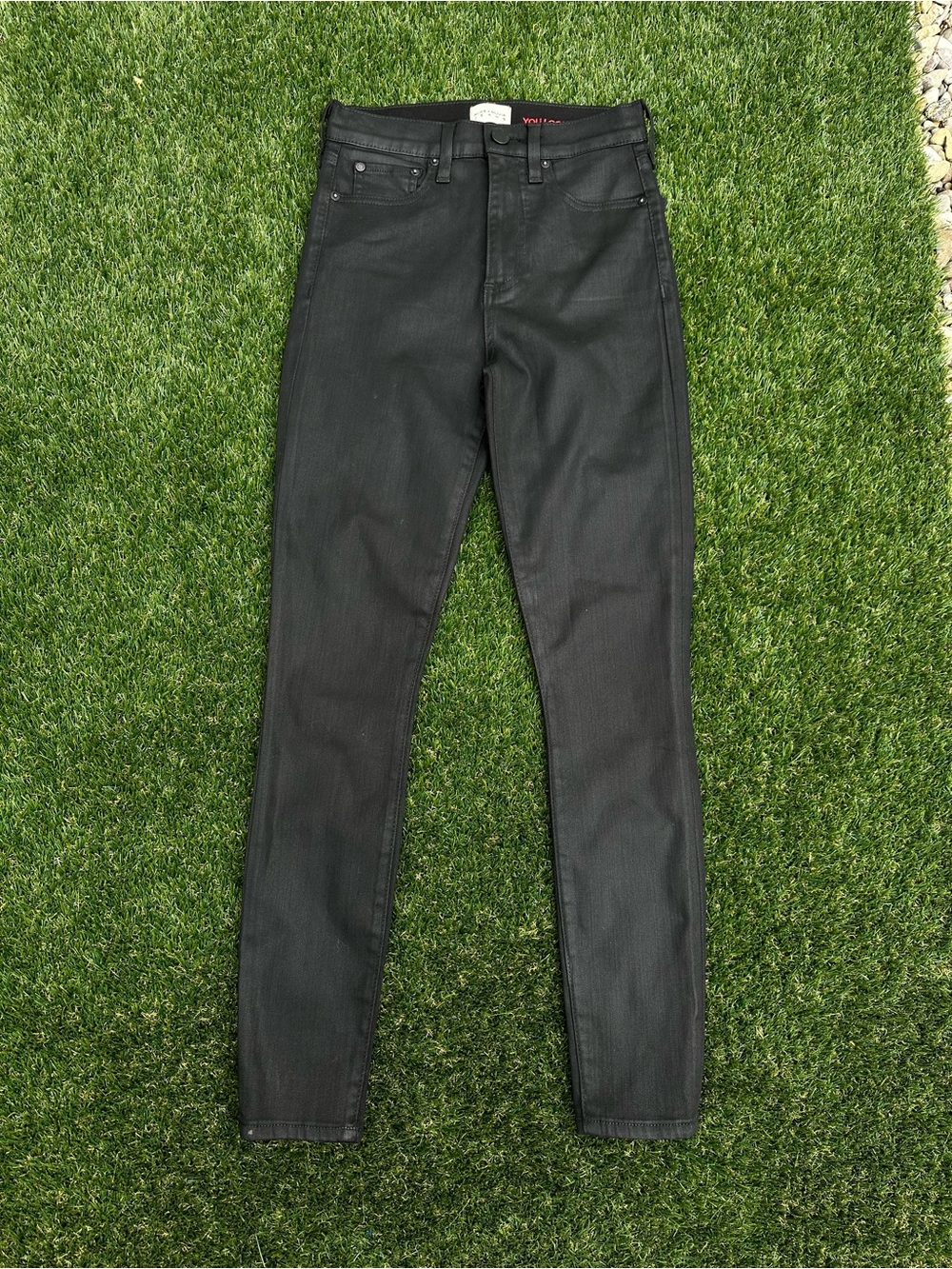 Alice + Olivia Black Coated Skinny Jeans 🖤